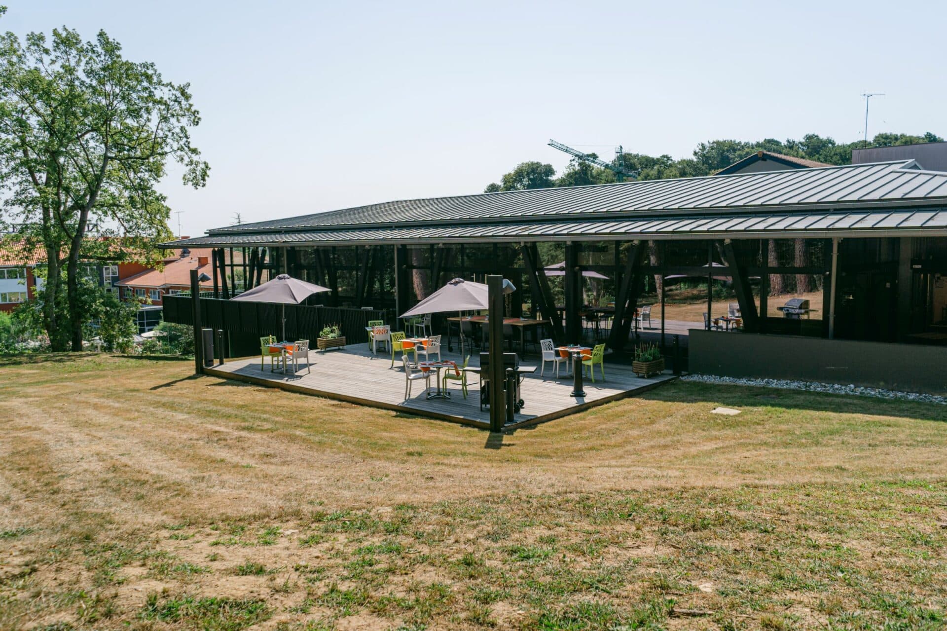 Vue extérieur terrasse et jardin Espace Maïtena